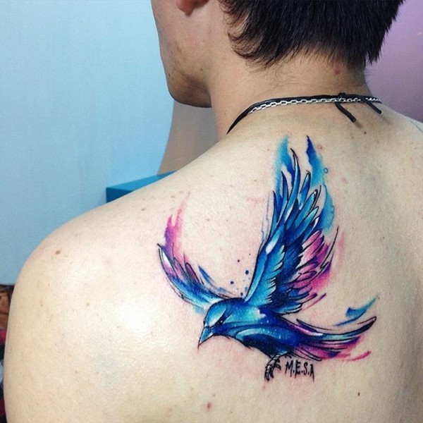 vogel tattoo mit wasserfarben