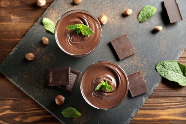Schokoladenmousse mit Minze Nachtisch im Glas
