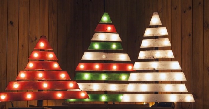 lichtgestaltung von weihnachtsbaum aus holz selber bauen aus paletten