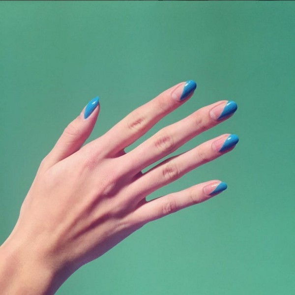 blauer nagellack trends nageldesign gespitzt