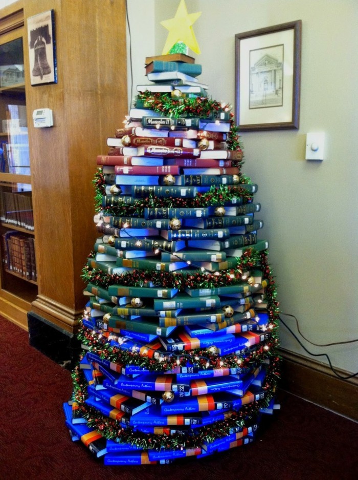 für Weihnachtsbaum aus alten büchern basteln Weihnachtsbaum aus Büchern