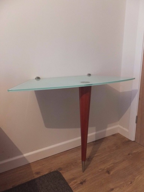 schlankes design aus Holz und Glas Konsolentisch Wandtisch
