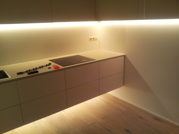 Kücheneinrichtung mit LED Beleuchtung 