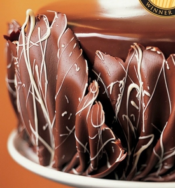 Torten dekorieren realistische schokoladenbretter