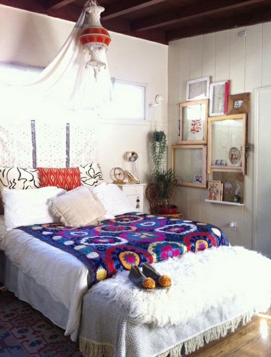 schlafzimmer mit üppigen textilien innendesign