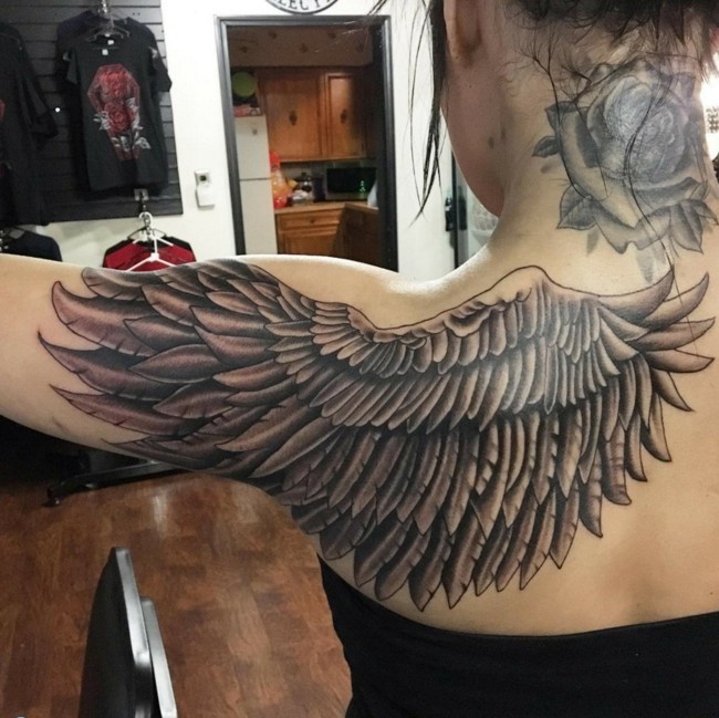 Flügel tattoo engelsflügel arm
