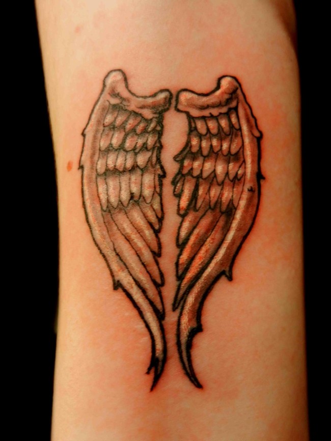 Tattoo flügel Flügel tattoo ideen