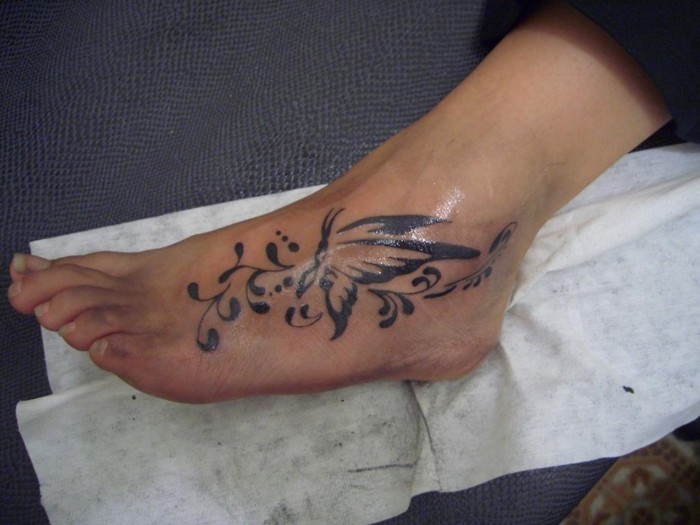 frauen tattoo fuß tattoo schmetterling tattoo