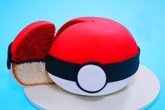 schwarz weiß rot Pokémon-Torte
