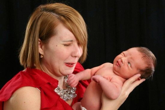 babyshooting neugeborene babys fotogarfieren lustiges babyfoto