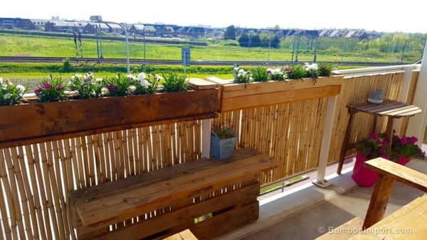 balkon ideen bambusstangen design