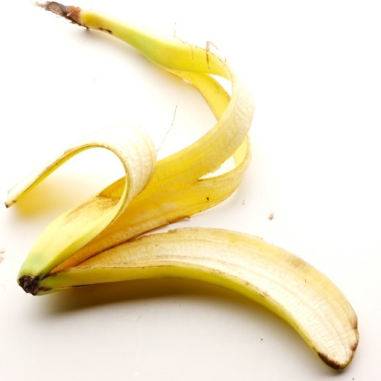 bananenschale benutzen als hausmittel gegen mückenstiche behandeln
