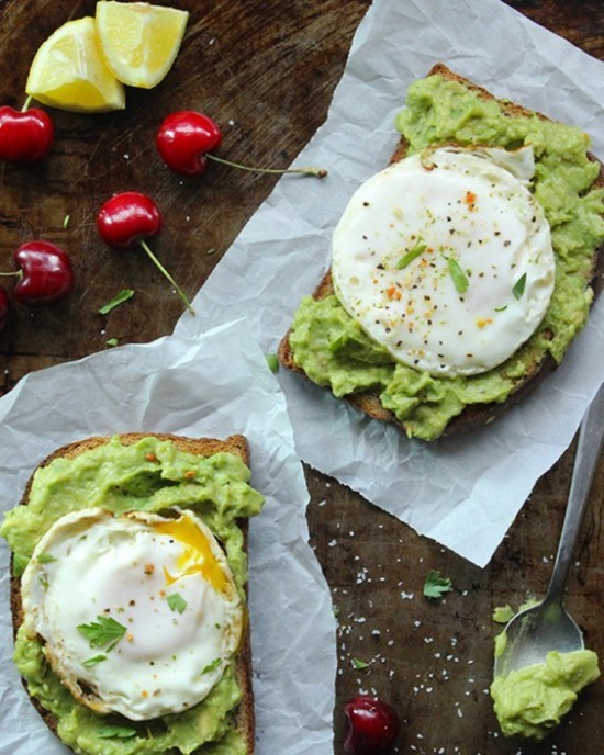 frühstücksideen avocado und eier