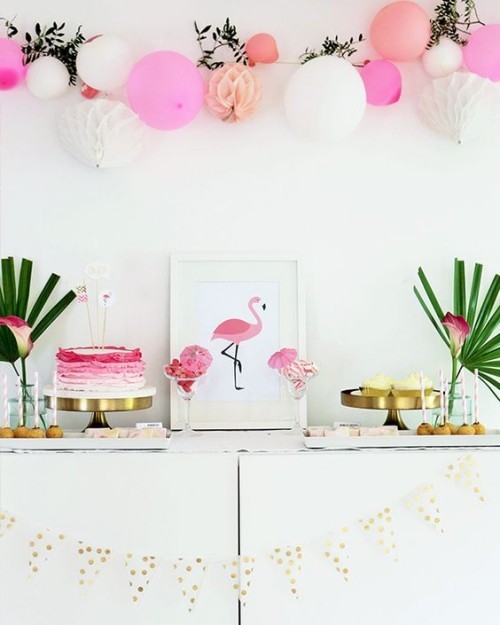schrank mit papierdeko Flamingo Deko