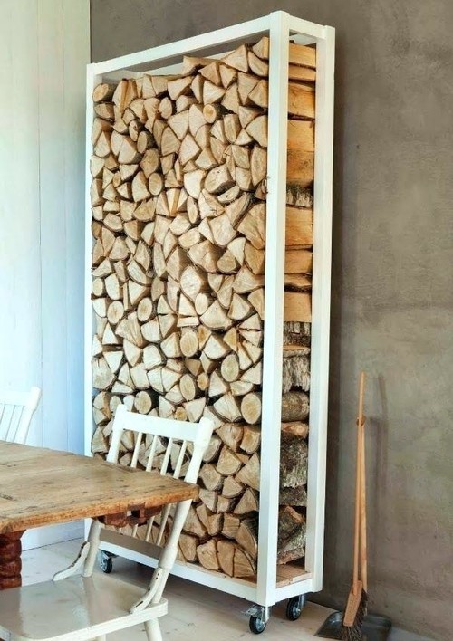 Großes Regal für Holzaufbewahrung
