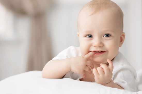 baby erster zahn baby zahnen symptome