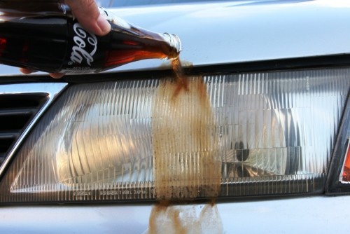 Rost entfernen mit Cola autoscheinwerfer