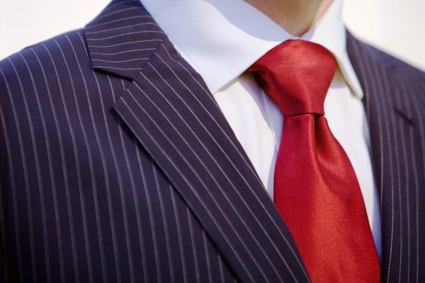 Krawatte binden rot
