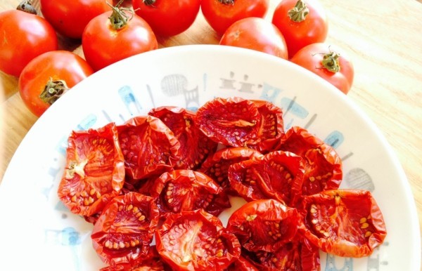 eingelegtes gemüse tomaten trocknen