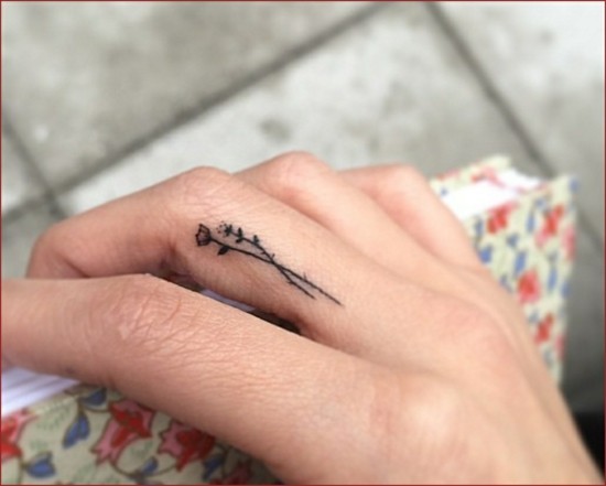 tattoo am finger a