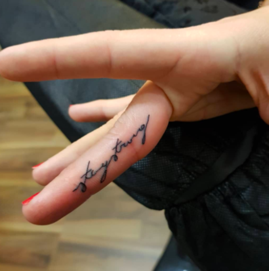 tattoo am finger stechen formen ideen