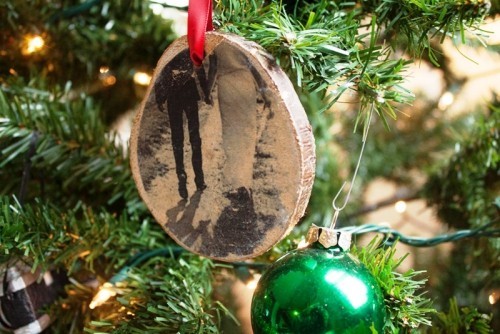 Basteln mit Holzscheiben fotos übertragen ornament
