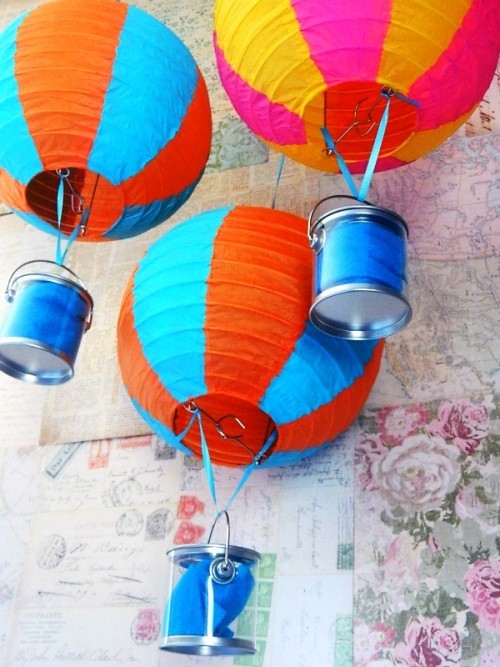 Heißluftballon basteln aus bunten papierlaternen