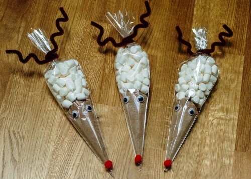 Kreative Weihnachtsgeschenke selber machen heiße schokolade mit mäusespeck rentiere