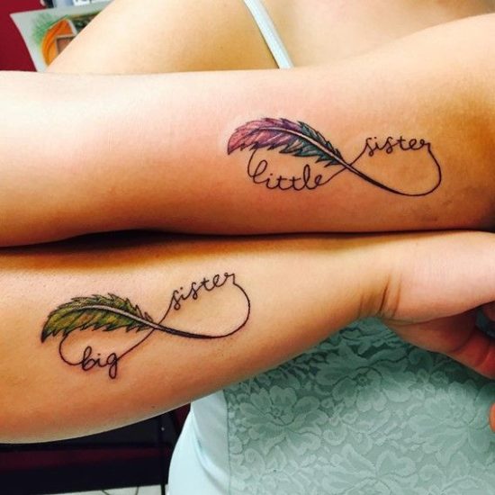 farbliche Tattoos für Schwestern