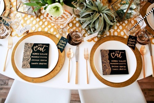 Goldene Silvester Tischdeko deko mit sukkulenten und menu