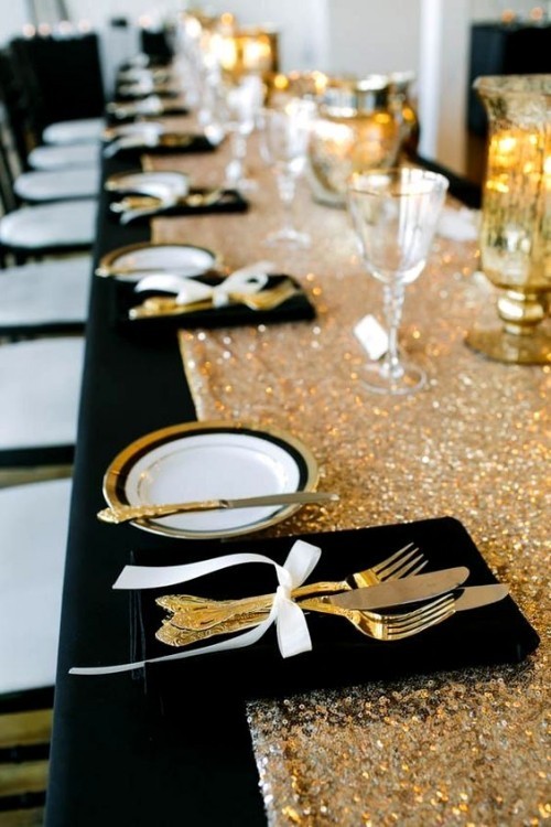 Goldene Silvester Tischdeko schwarze tischdecke und goldener tischläufer goldenes bestreck