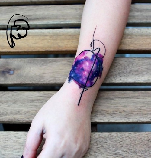 Handgelenk Tattoo Ideen abstrakte galaktik