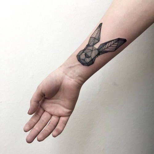 Handgelenk Tattoo Ideen geometrischer hase
