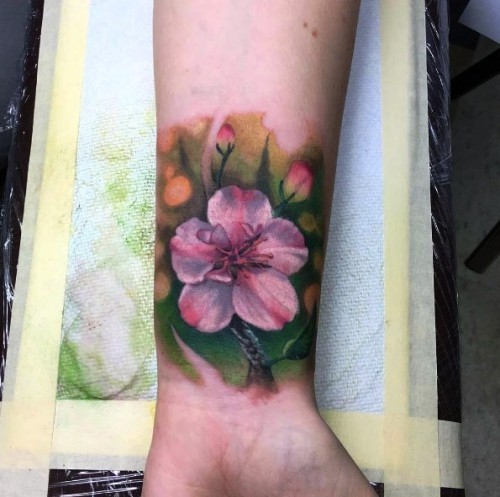 Handgelenk Tattoo Ideen kirsche blume lila