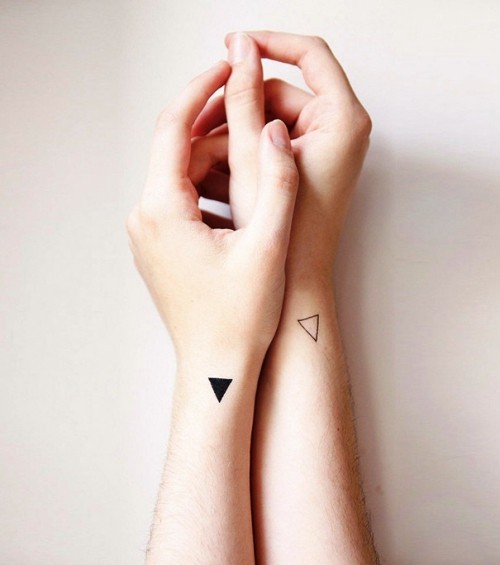 Handgelenk Tattoo Ideen minimalistisch und einfach