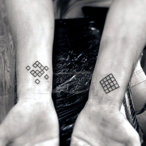 Handgelenk Tattoo Ideen puzzle teile würfel