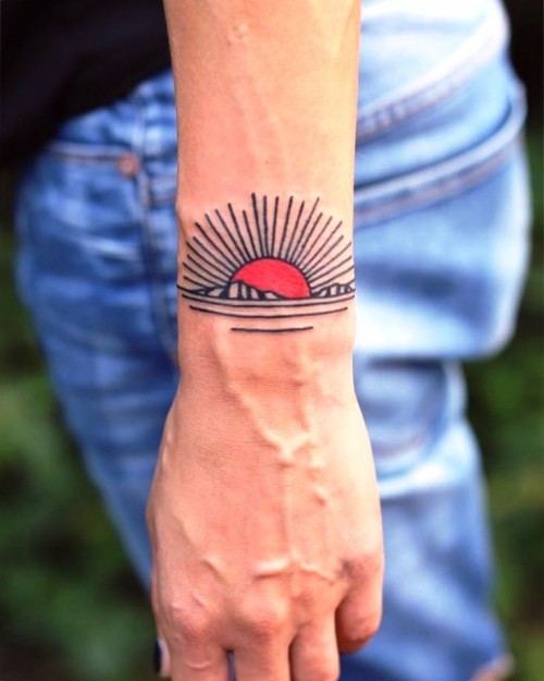 Handgelenk Tattoo Ideen rote sonne aufgang