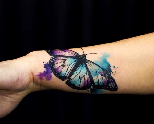 Handgelenk Tattoo Ideen wasserfarben schmetterling