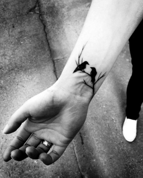 Handgelenk Tattoo Ideen zweig und vögel