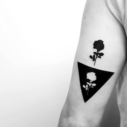 Negative space Tattoo Motive eventuell für pärchen rose