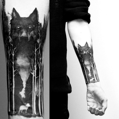 Negative space Tattoo Motive gruseliger wald und wolf