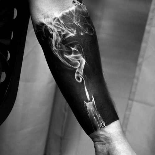 Negative space Tattoo Motive kerze und rauch