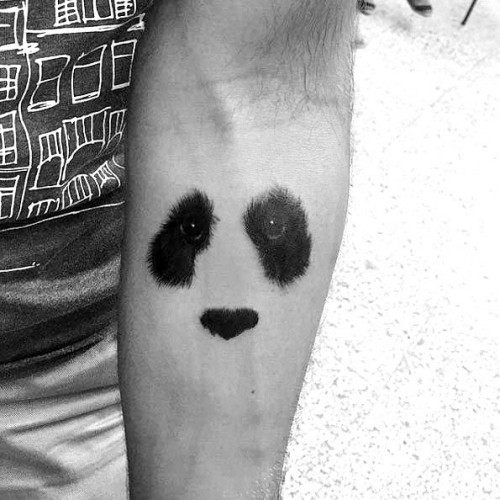 Negative space Tattoo Motive pandagesicht ohne umriss