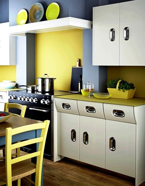 Retro Küche einrichten gelb und weiß kleine küche