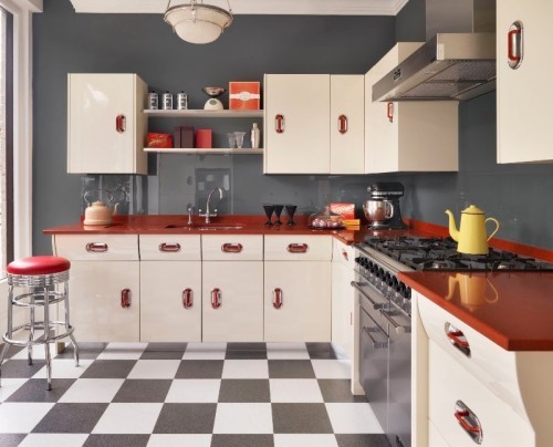 Retro Küche einrichten rot und weiß mit linoleum