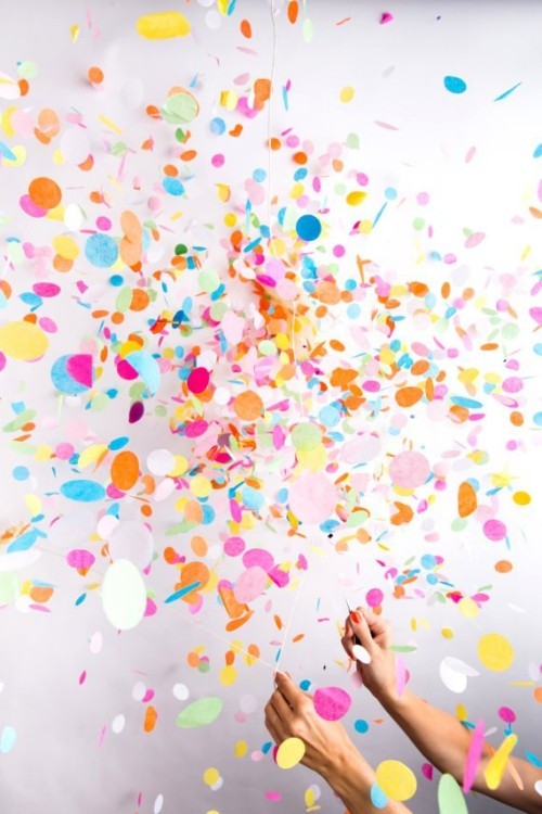 Silvester Countdown Tüten konfetti ballon platzen