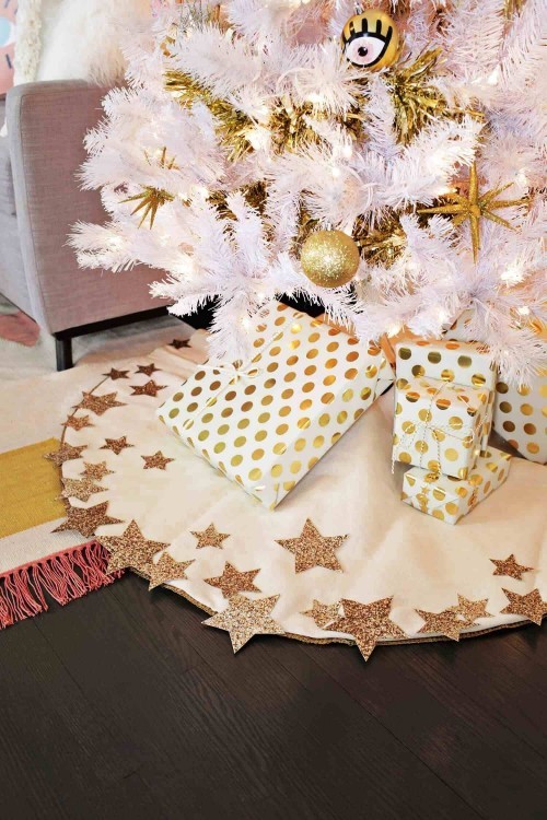 Weihnachtssterne selber basteln baumdecke aus stoff und filzsternen