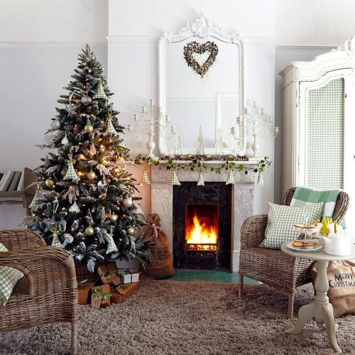 künstlicher Weihnachtsbaum gemütlich im landhaus stil
