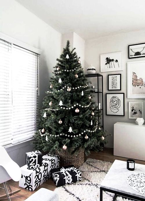 künstlicher Weihnachtsbaum im skandi stil