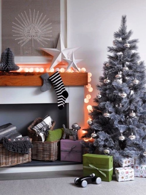 künstlicher Weihnachtsbaum silbern grau modern und minimalistisch